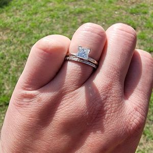 14kt white gold, 1 carat Princess cut diamond ring